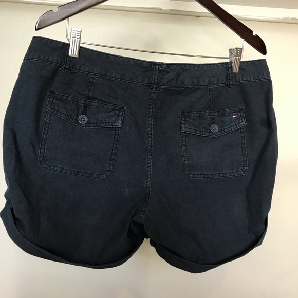 Tommy Hilfiger Shorts - Picture 2 of 4